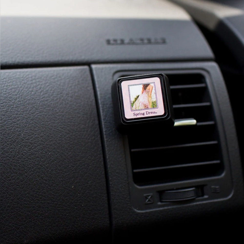 Spring Dress Auto Vent Clip - Picture 4 of 4